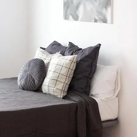 Vlc Host - Leones Apartment *