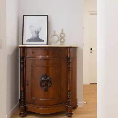 Vlc Host - Leones Apartment *