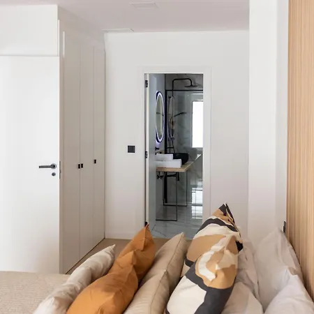 Vlc Host - Leones Appartement *